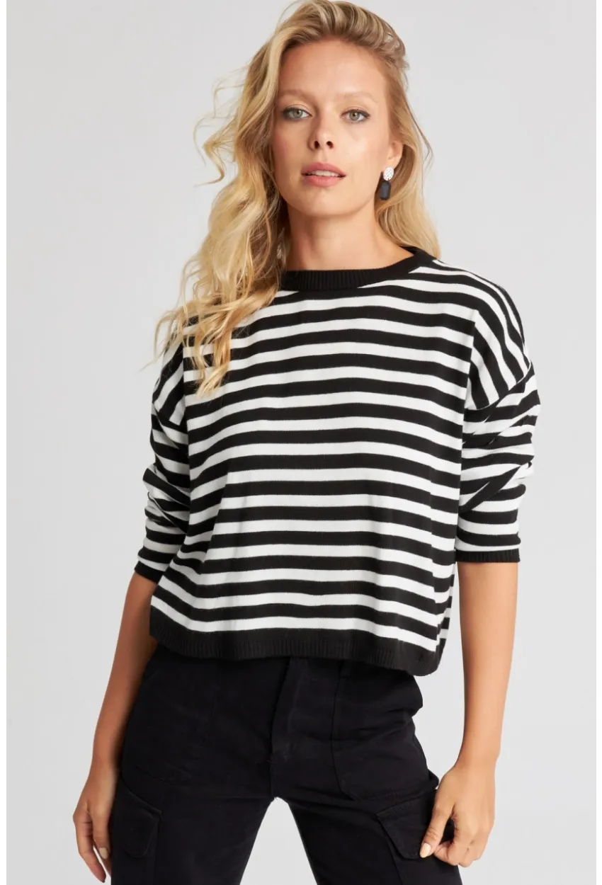 Kadın Siyah-Beyaz Çizgili Triko İnce Kazak YV211