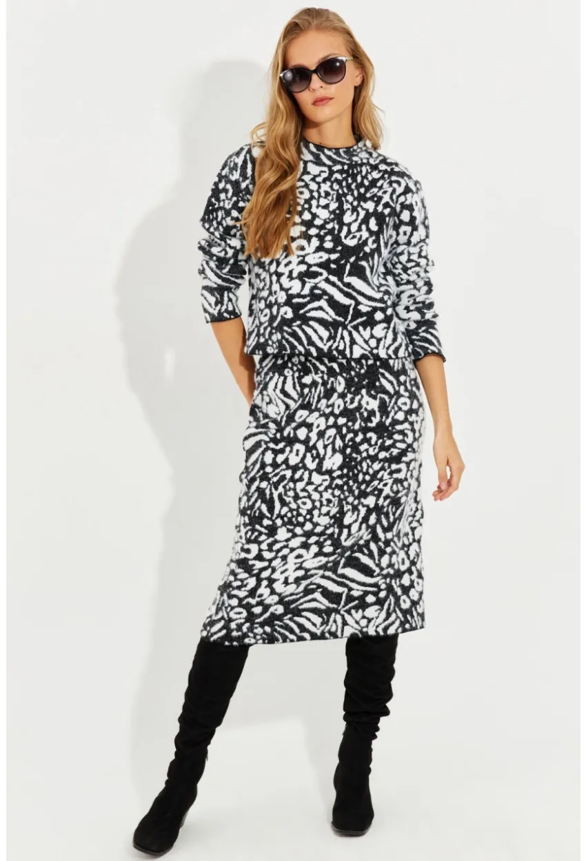 Kadın Siyah-Beyaz Desenli Alt Üst Triko Yumoş Etek Takım VİN30201