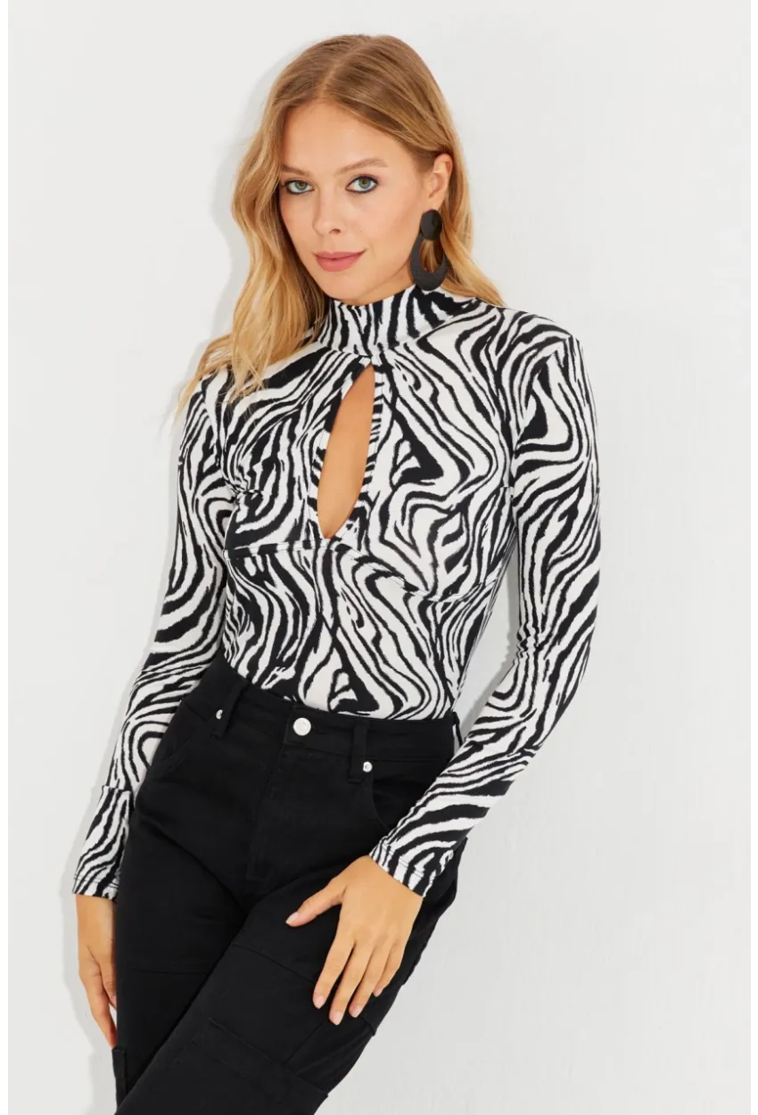 Kadın Siyah-Beyaz Önü Damla Zebra Desenli Bluz LPP1236