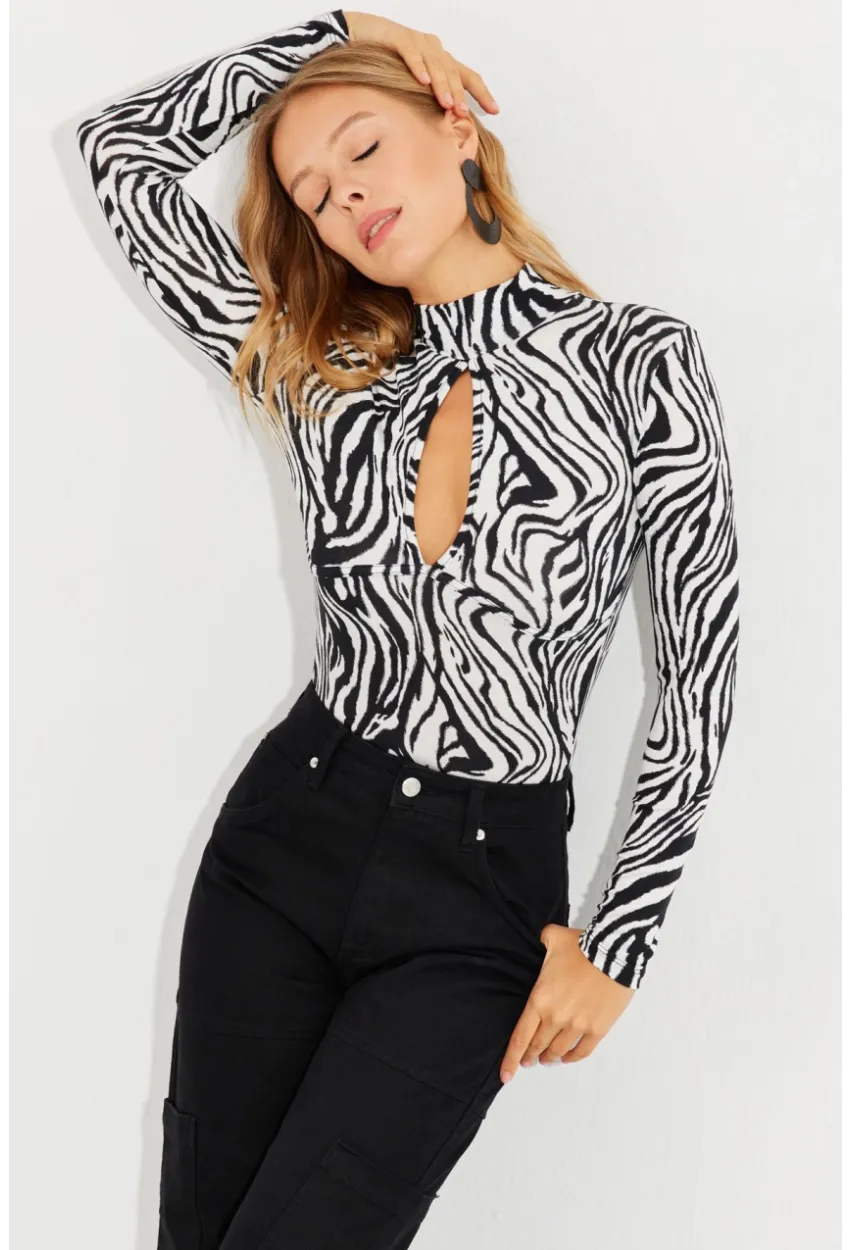 Kadın Siyah-Beyaz Önü Damla Zebra Desenli Bluz LPP1236