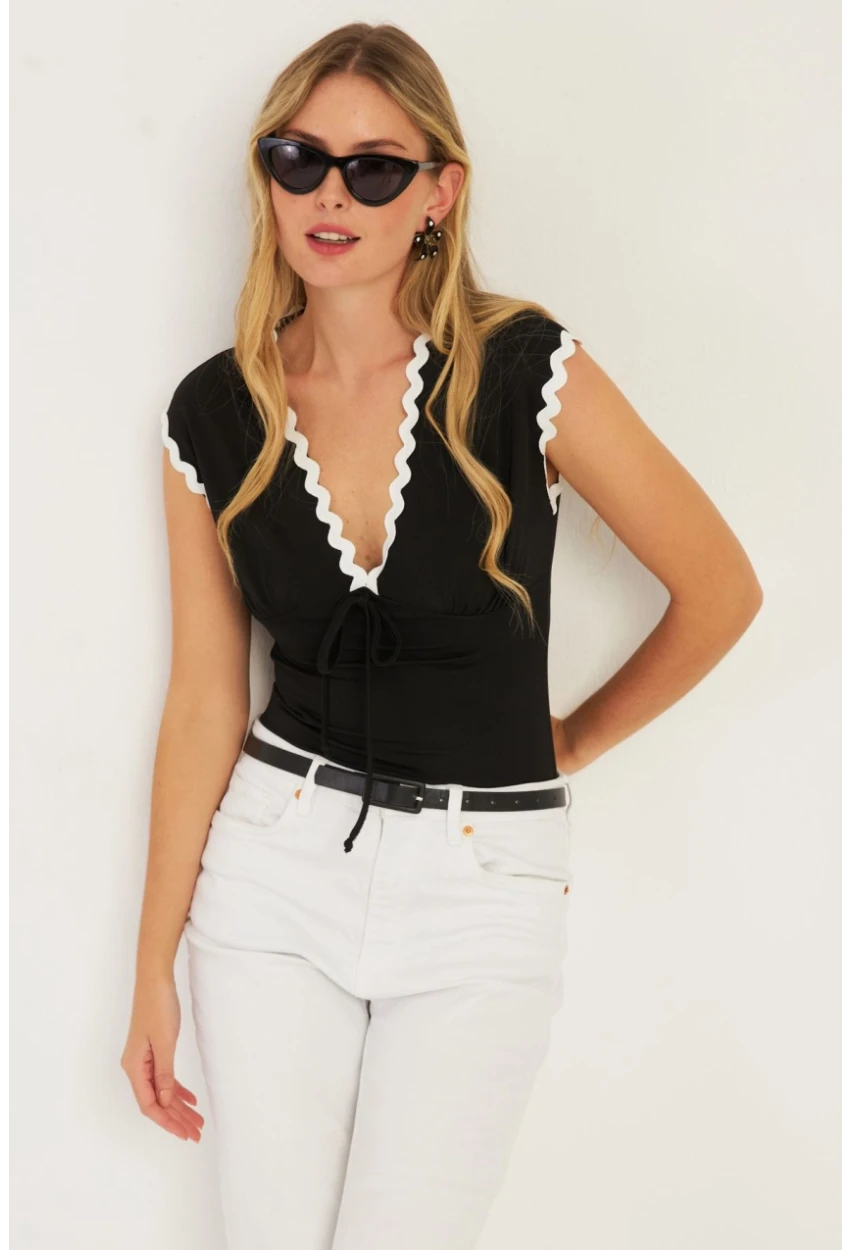 Kadın Siyah Biyeli Bluz EY2771