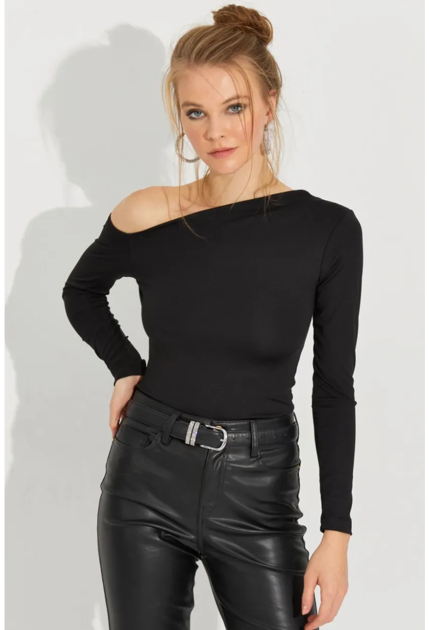 Kadın Siyah Çapraz Yaka Bluz EY2597