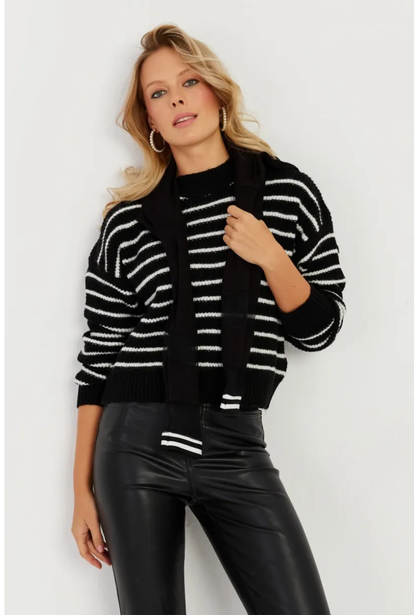 Kadın Siyah Çizgili Kısa Kazak YV219