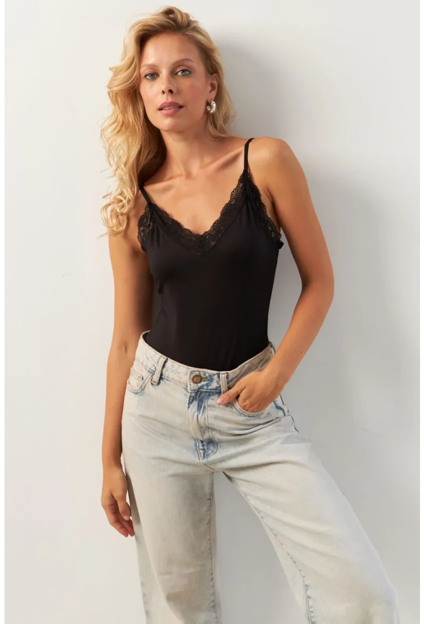 Kadın Siyah Dantel Detaylı Çıtçıtlı Body RK41