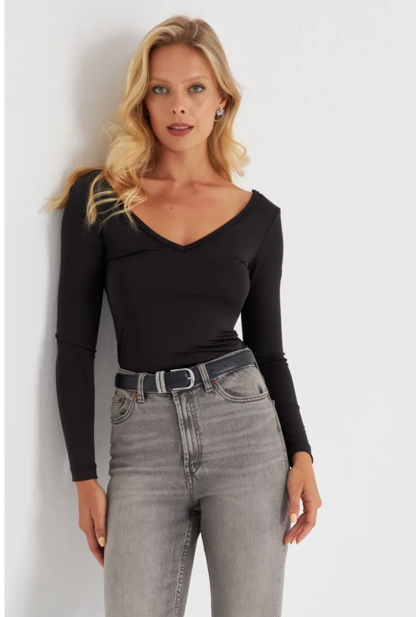 Kadın Siyah Dantel Detaylı V Yaka Bluz EY2672