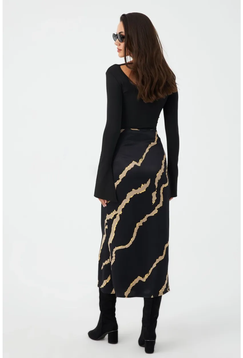 Kadın Siyah Desenli Saten Etek MCAR1060