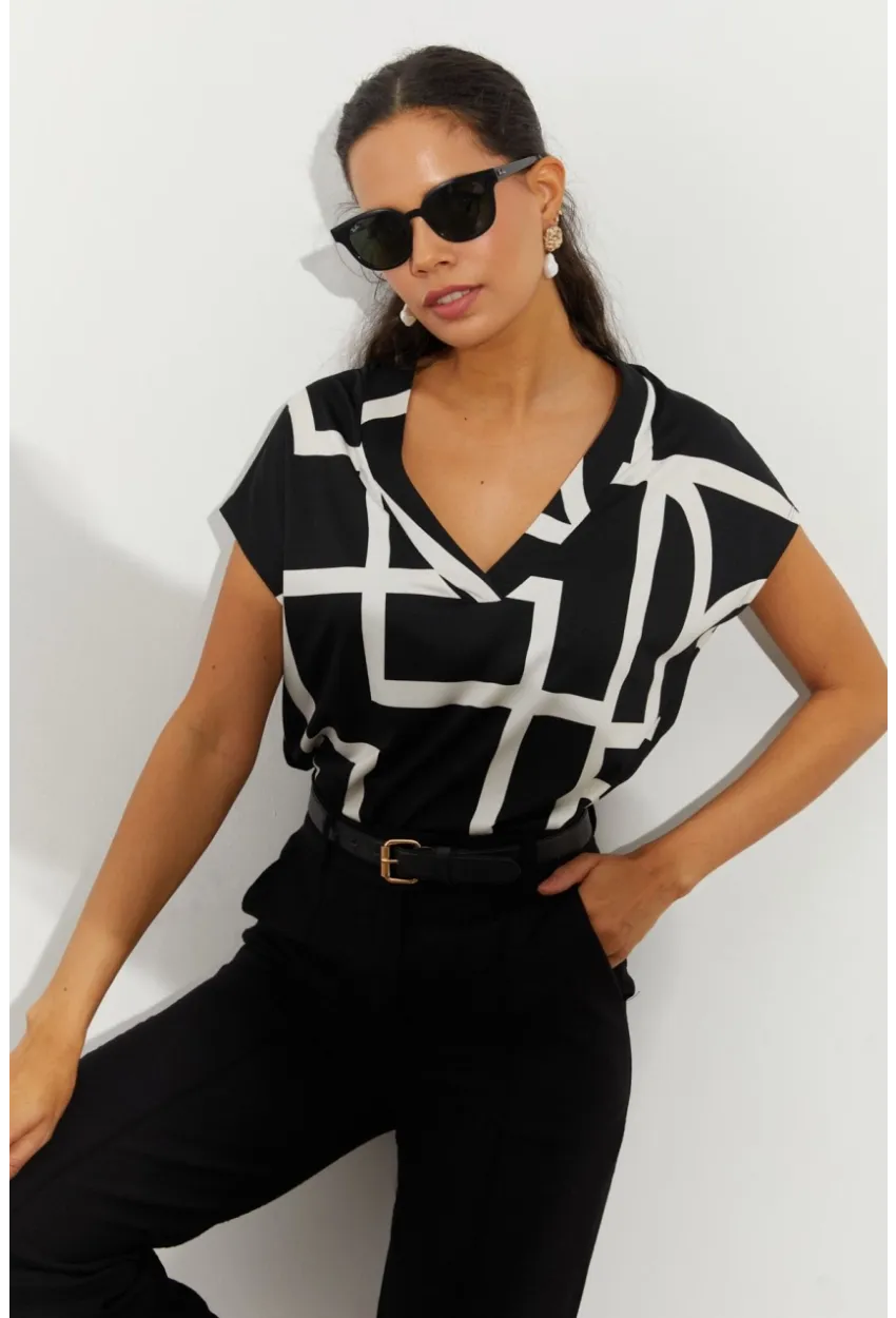 Kadın Siyah Desenli V Yaka Bluz LPP1217