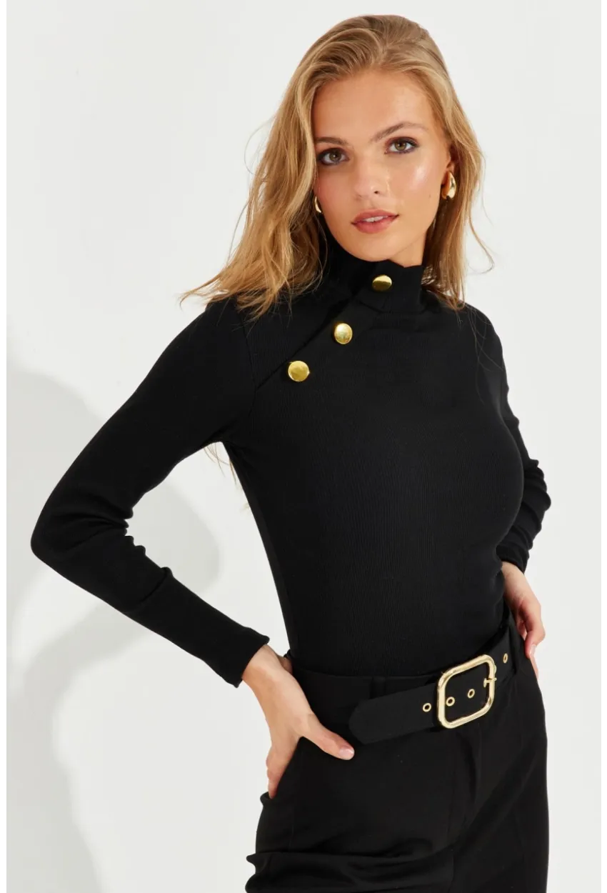 Kadın Siyah Düğme Aksesuarlı Kaşkorse Bluz EY2579