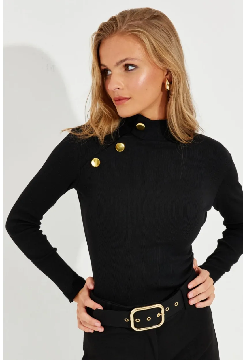 Kadın Siyah Düğme Aksesuarlı Kaşkorse Bluz EY2579