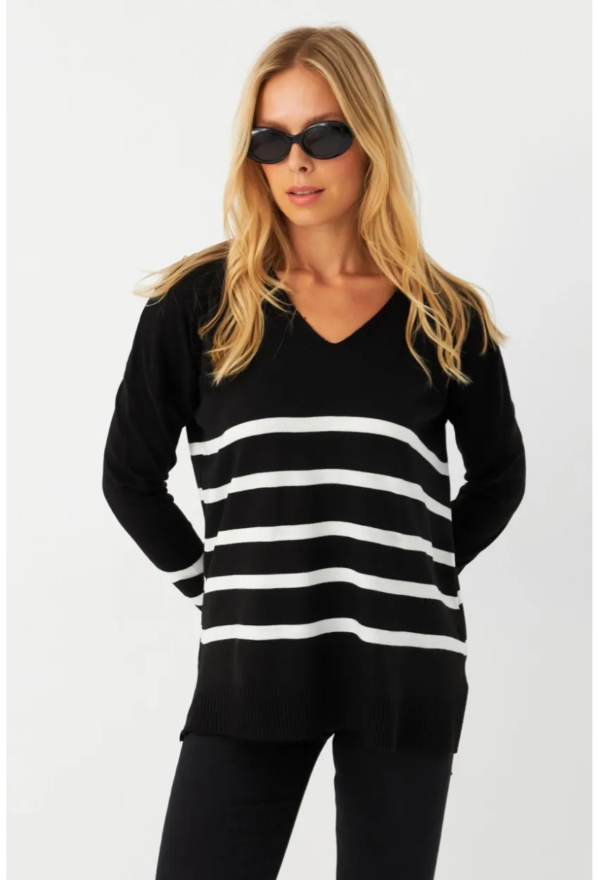 Kadın Siyah-Ekru V Yaka Çizgili Triko Kazak MYİL550