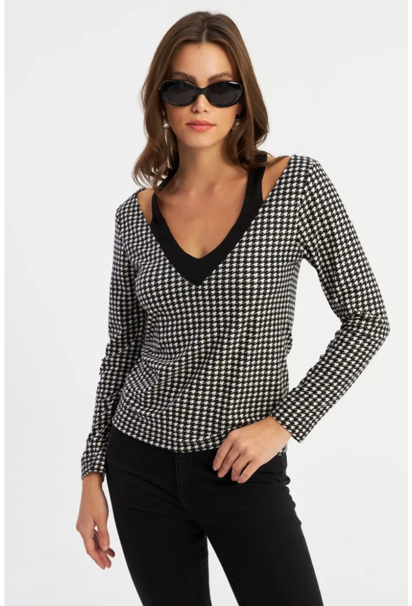 Kadın Siyah-Ekru V Yaka Kazayağı Bluz EY2940