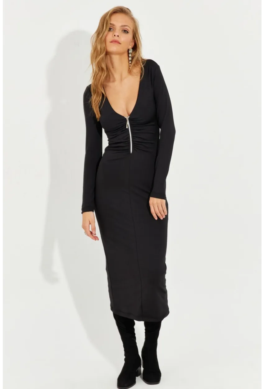Kadın Siyah Fermuarlı Büzgülü Midi Elbise EY2578