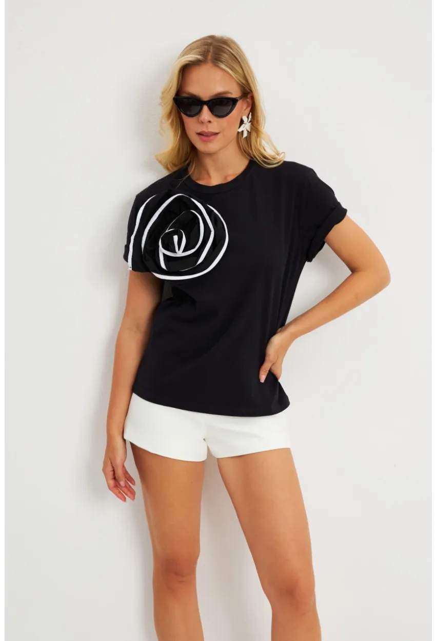 Kadın Siyah Gül Aksesuarlı T-Shirt SF12740
