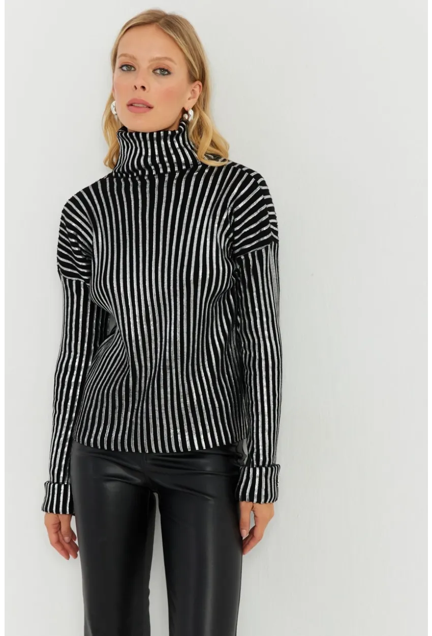 Kadın Siyah-Gümüş Düğme Detaylı Varaklı Triko Kazak SF2532