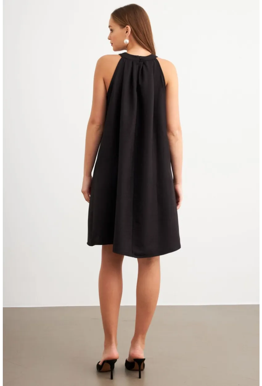 Kadın Siyah Halter Yaka Midi Elbise NH5029
