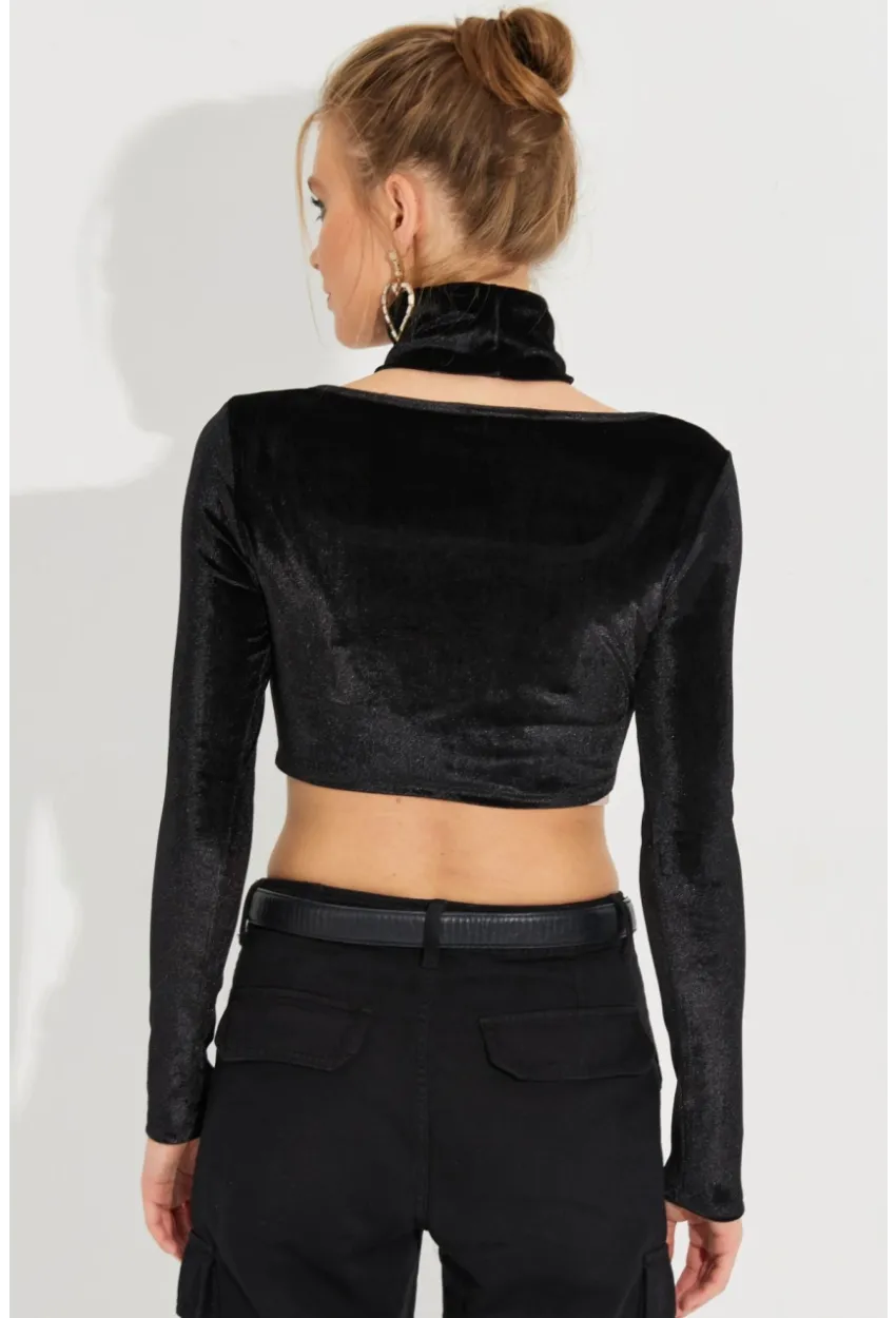 Kadın Siyah Kare Yaka Boyunluklu Kadife Crop Bluz B2867