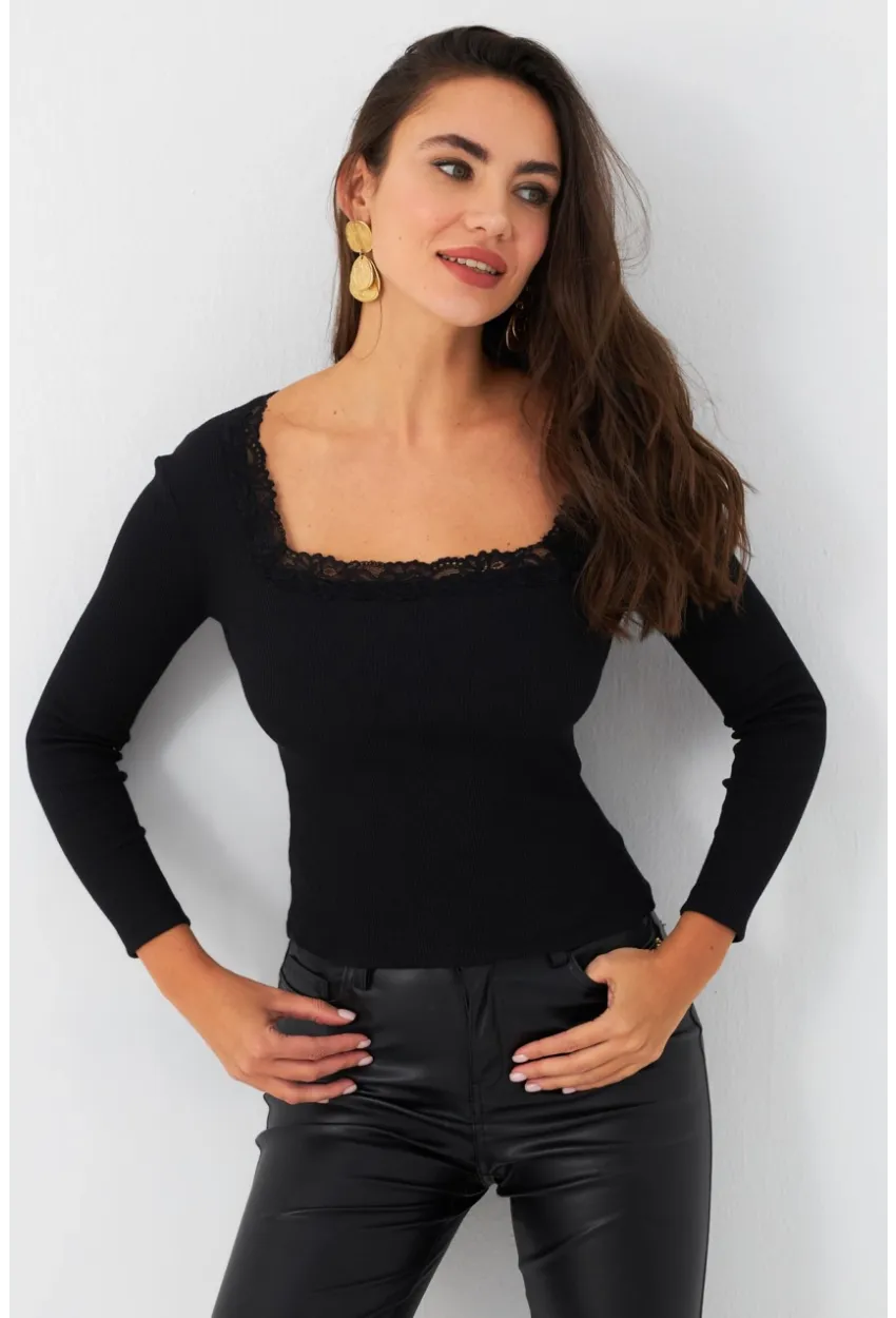 Kadın Siyah Kare Yaka Dantelli Bluz TF36