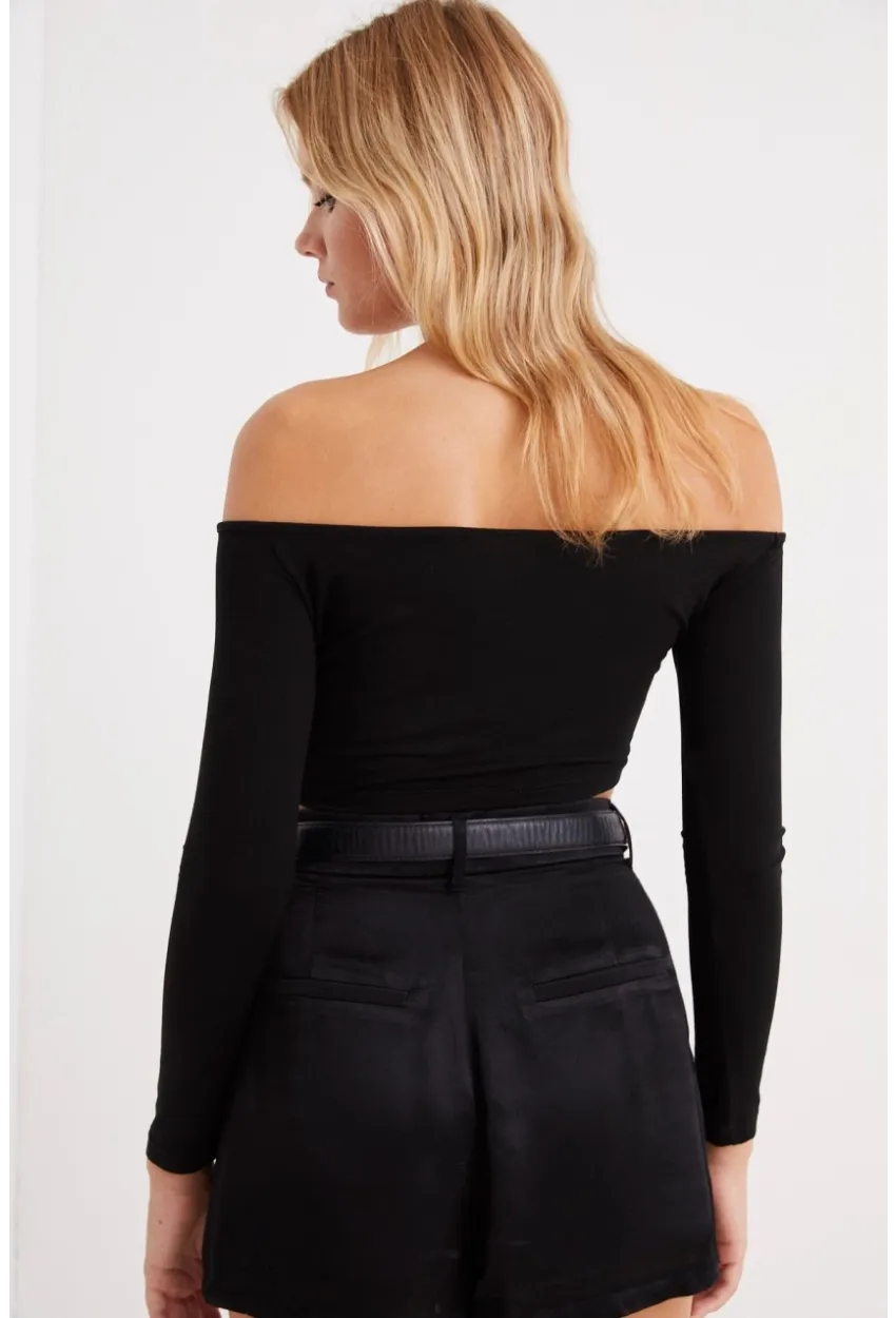 Kadın Siyah Madonna Yaka Önü Büzgülü Crop Bluz B153