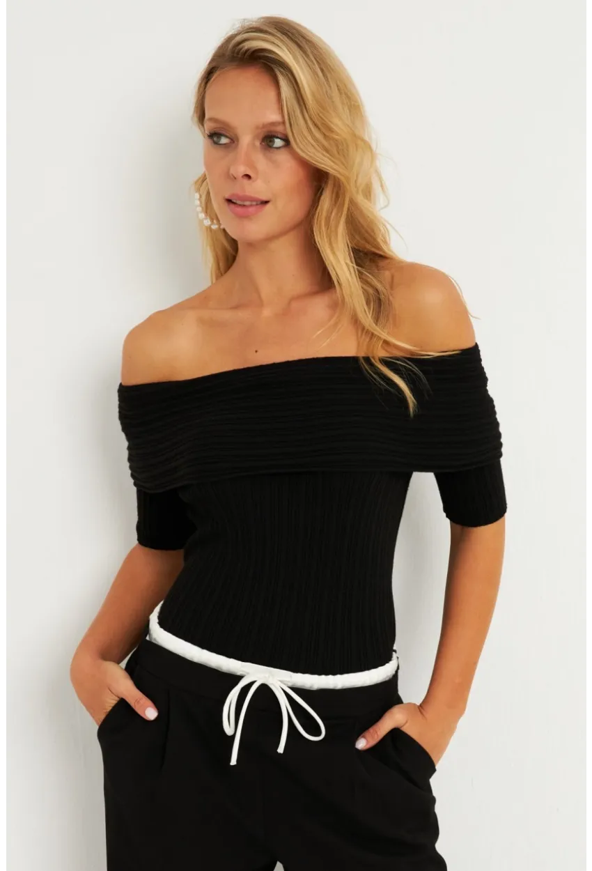 Kadın Siyah Madonna Yaka Triko Bluz KZ538