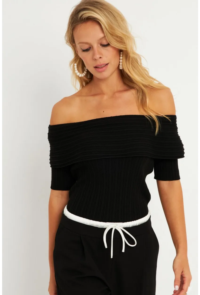 Kadın Siyah Madonna Yaka Triko Bluz KZ538