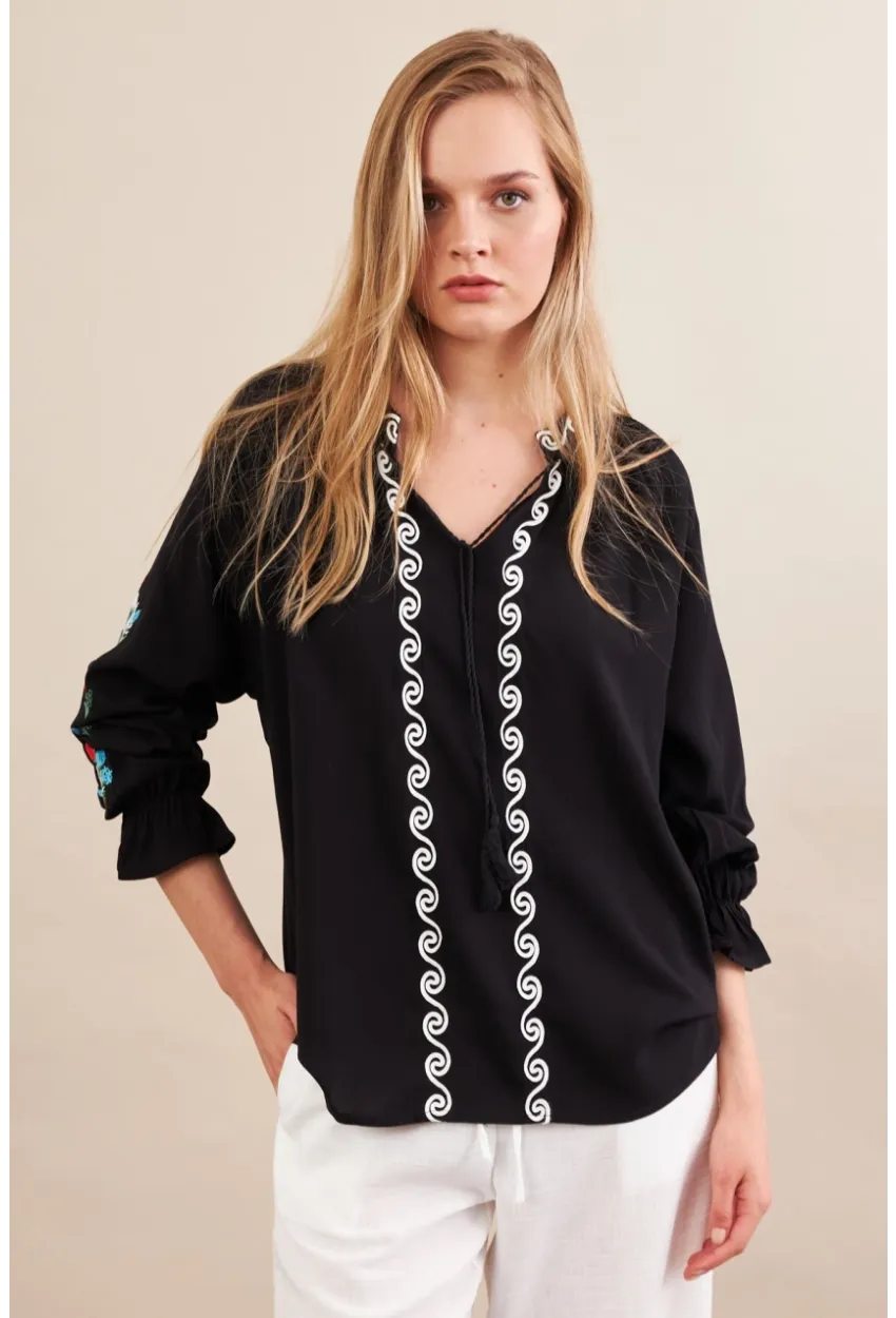 Kadın Siyah Nakışlı Bluz MPC1337