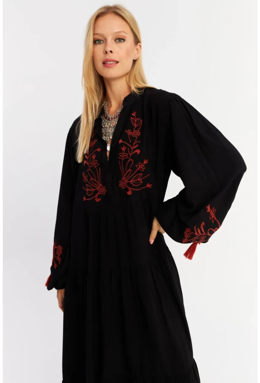 Kadın Siyah Nakışlı Volanlı Maxi Elbise MALO2