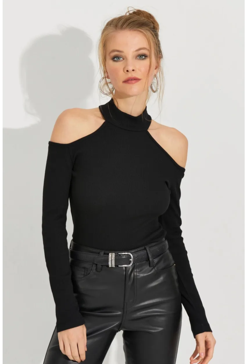 Kadın Siyah Omuzları Açık Kaşkorse Bluz EY2590