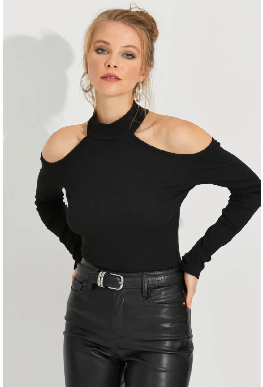 Kadın Siyah Omuzları Açık Kaşkorse Bluz EY2590