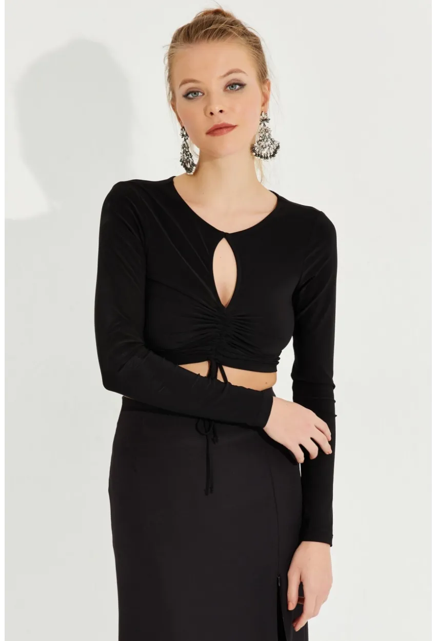 Kadın Siyah Önü Damla Büzgülü Crop Bluz AYD246