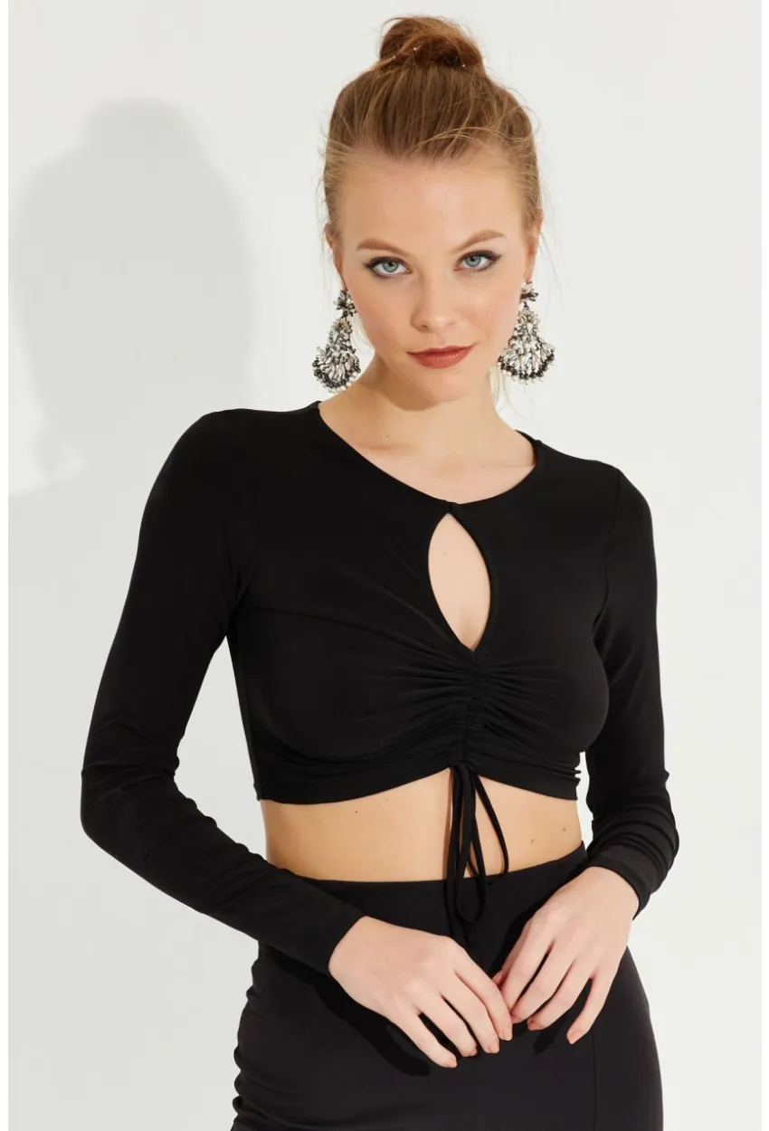 Kadın Siyah Önü Damla Büzgülü Crop Bluz AYD246