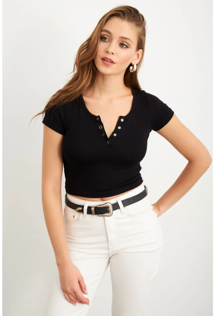 Kadın Siyah Önü Düğmeli Basic T-Shirt TOP07