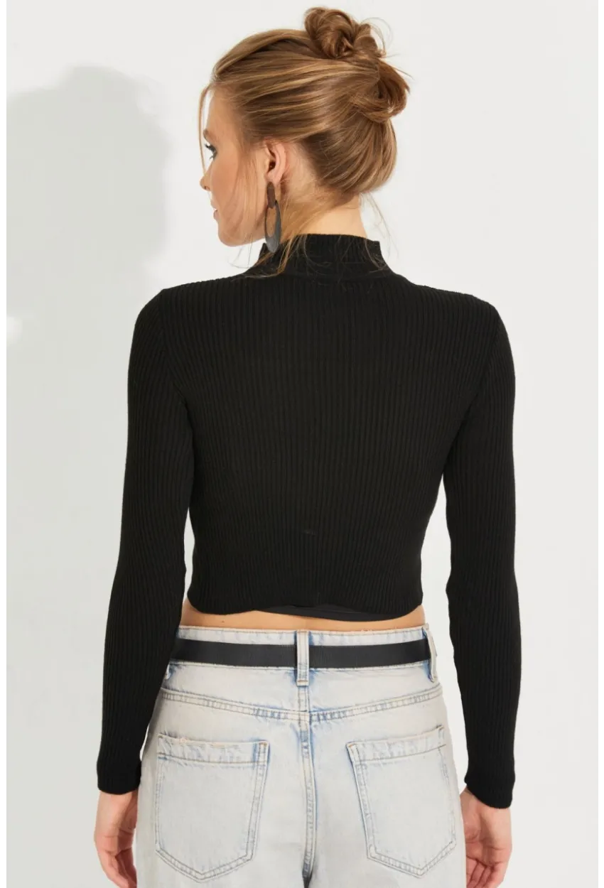 Kadın Siyah Pencereli Triko Crop Bluz EA230012