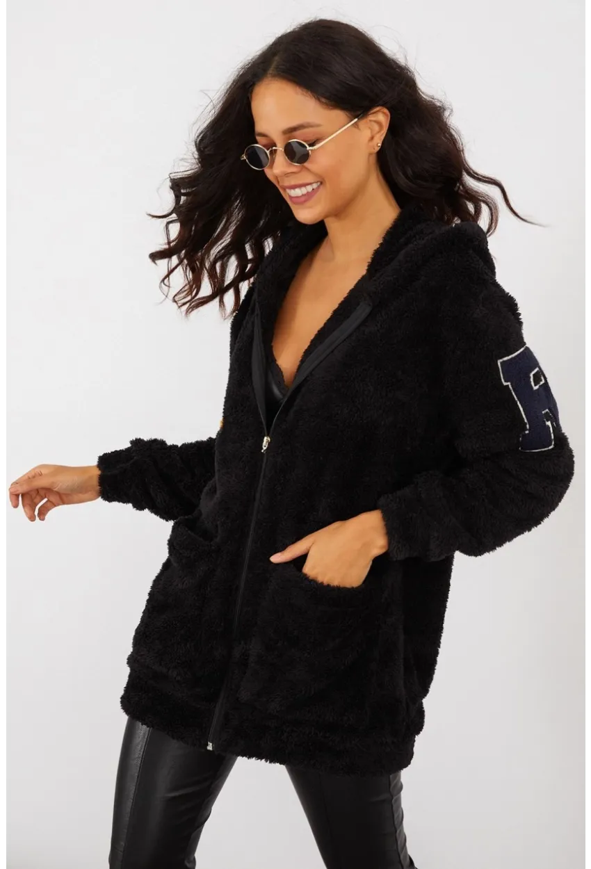 Kadın Siyah Sırt Baskılı Kapüşonlu Peluş Mont BK231123