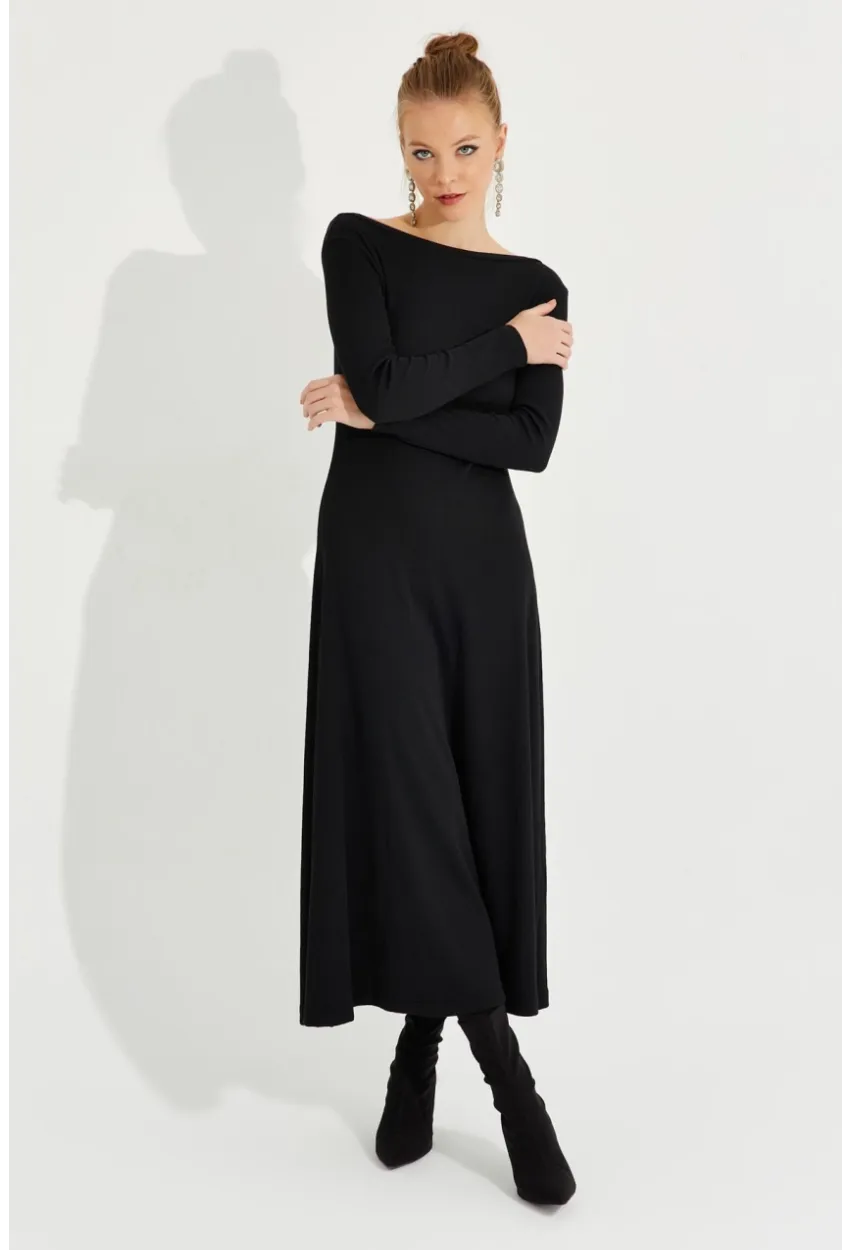 Kadın Siyah Sırt Detaylı Kaşkorse Midi Elbise EY2603