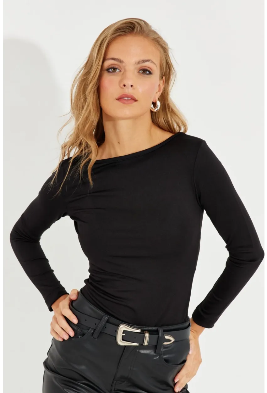 Kadın Siyah Sırtı Açık Bluz EY2583