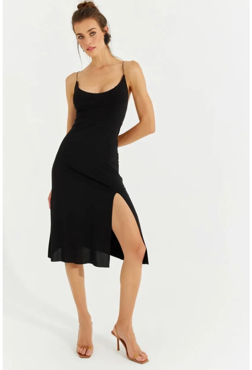 Kadın Siyah Sırtı Çapraz Yırtmaçlı Midi Elbise TW70135