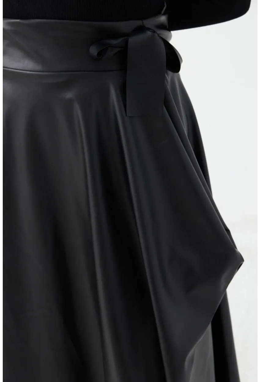 Kadın Siyah Suni Deri Asimetrik Etek LV180