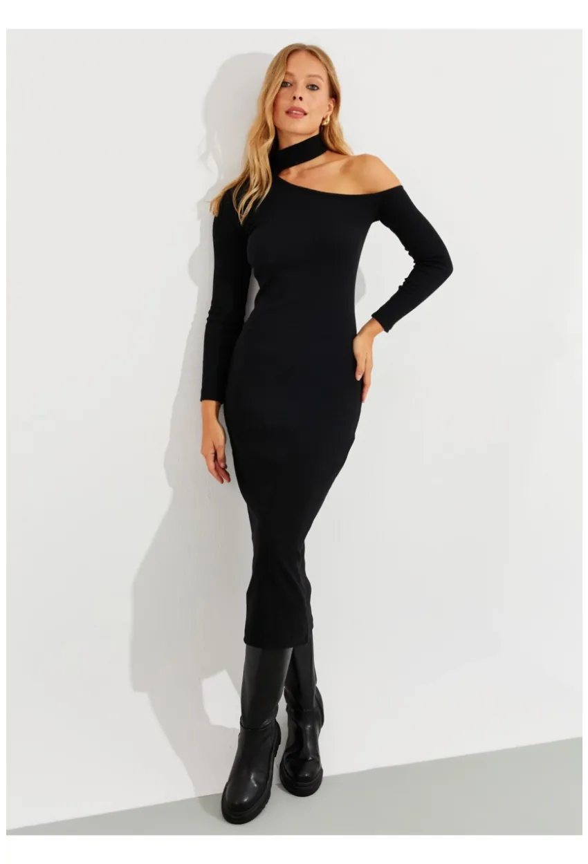 Kadın Siyah Tek Omuzu Açık Midi Elbise EY2562