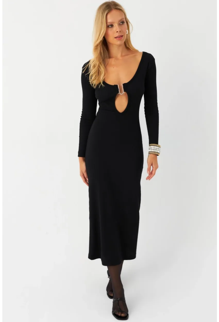 Kadın Siyah Toka Aksesuarlı Pencereli Midi Elbise EY2999