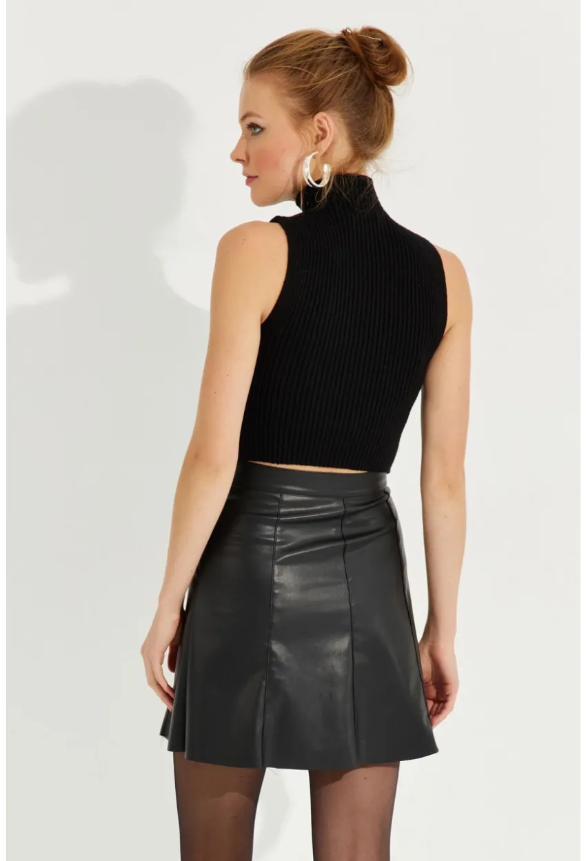 Kadın Siyah Tokalı Suni Deri Mini Etek ELA104