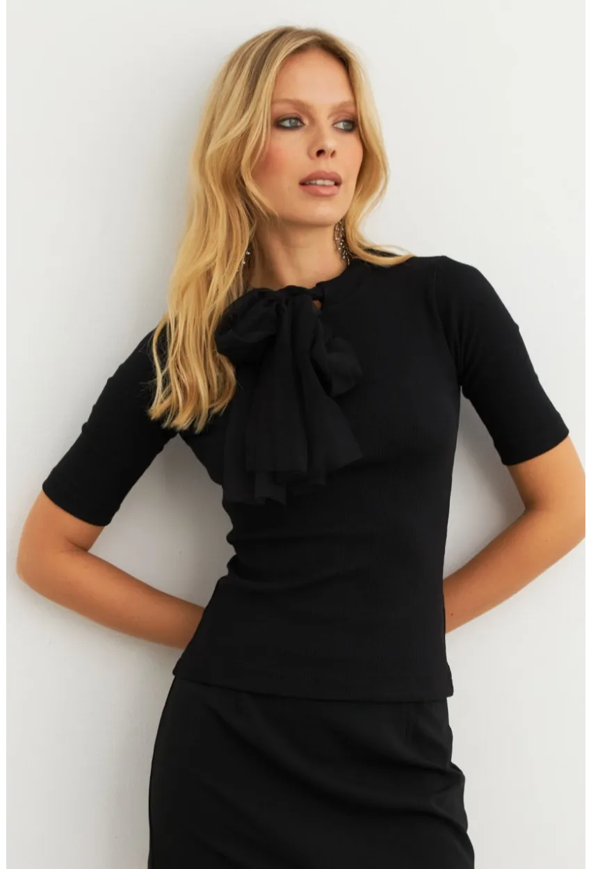 Kadın Siyah Tül Bağlamalı Kaşkorse Bluz EY3014