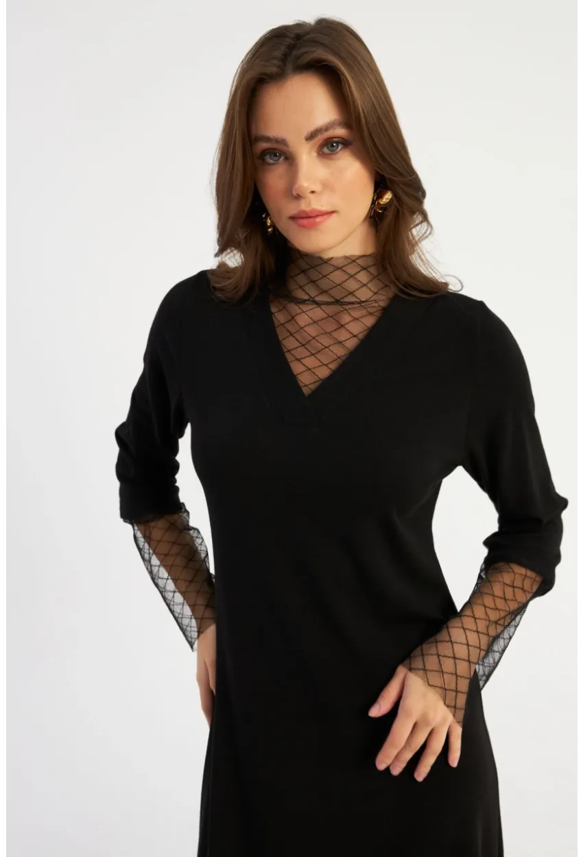 Kadın Siyah Tül Detaylı V Yaka Midi Elbise MBK55