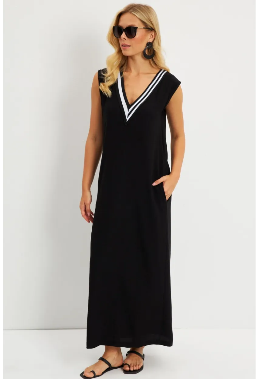 Kadın Siyah V Yaka Bloklu Maxi Elbise EY2779