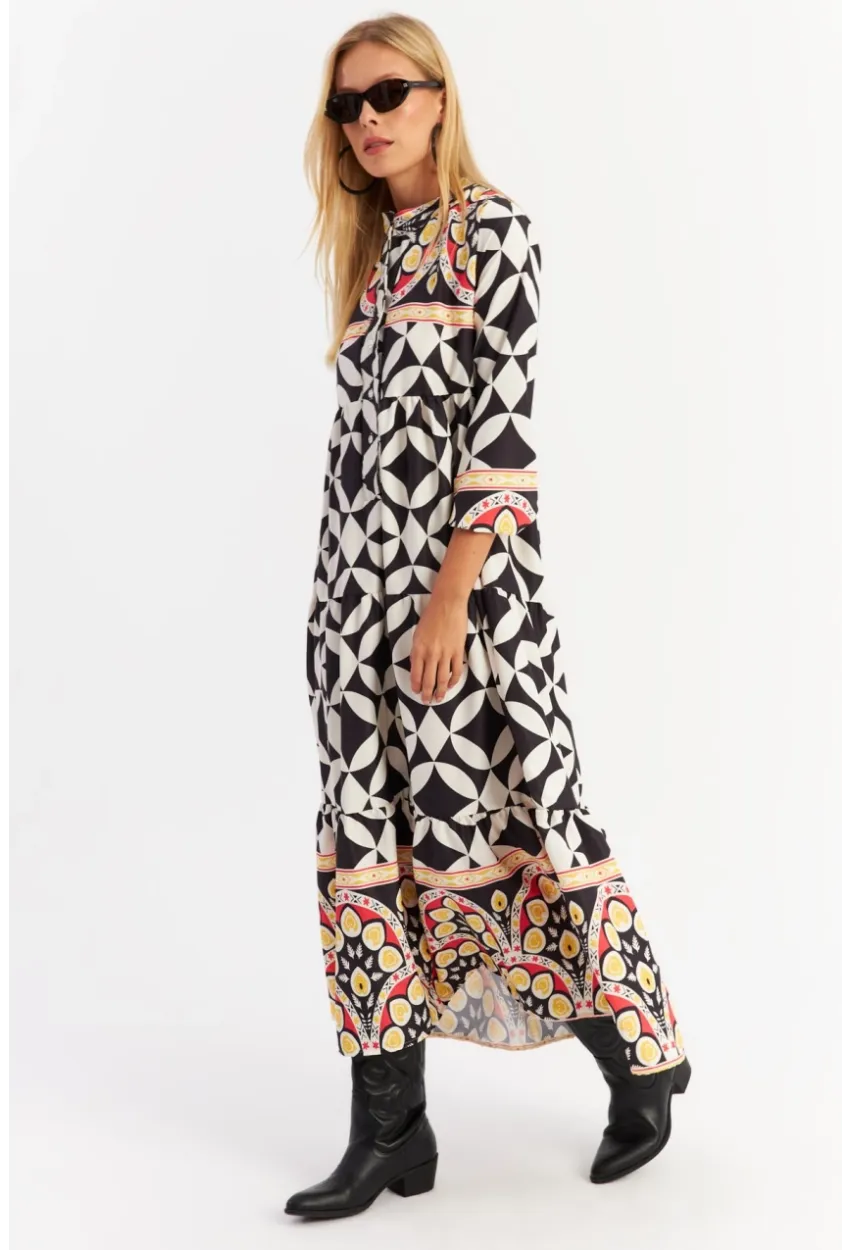 Kadın Siyah Volanlı Desenli Maxi Elbise YLE14