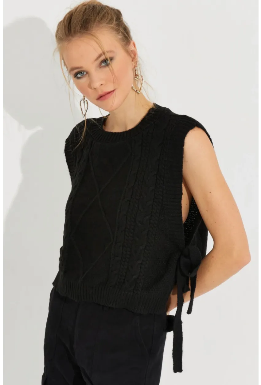 Kadın Siyah Yanları Bağlamalı Süveter YV210