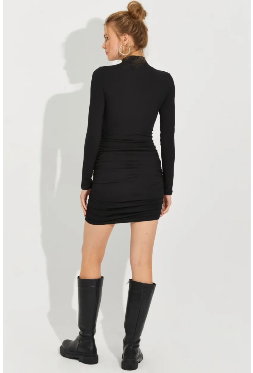 Kadın Siyah Yanları Büzgülü Mini Elbise B2825
