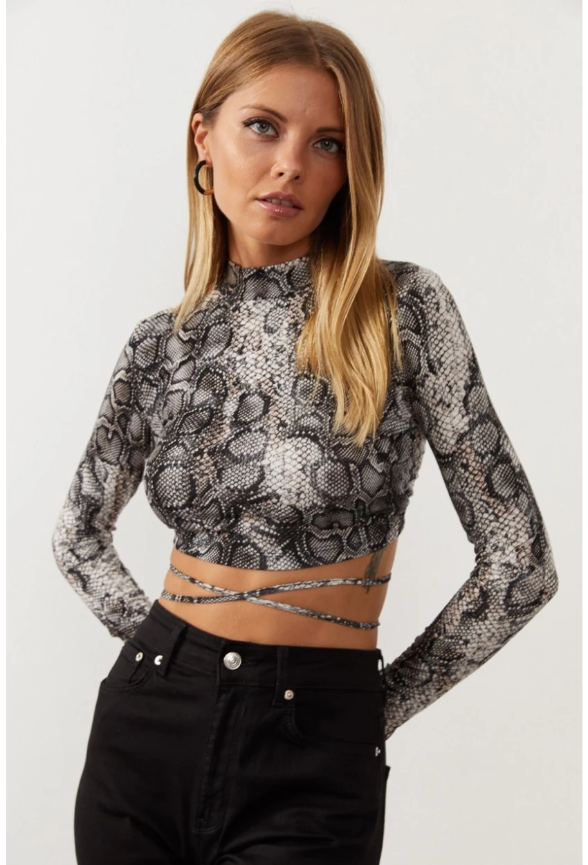 Kadın Taş Sırt Dekolteli Yılan Desenli Crop Bluz LPP1131