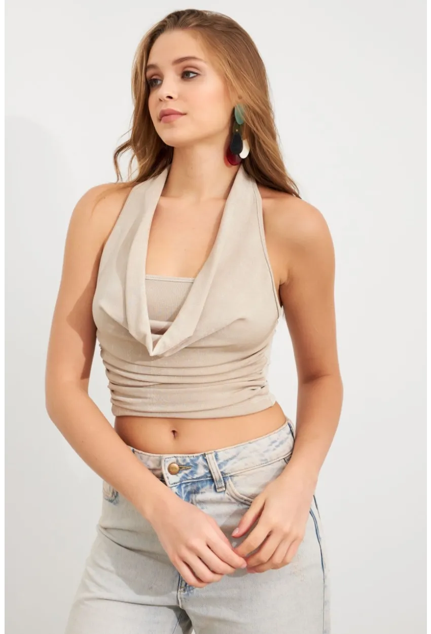 Kadın Vanilya Zincir Aksesuarlı Degaje Yaka Bluz MTK13443