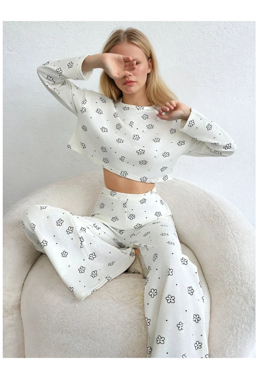 Çiçek Desenli Uzun Kol Pijama Takımı