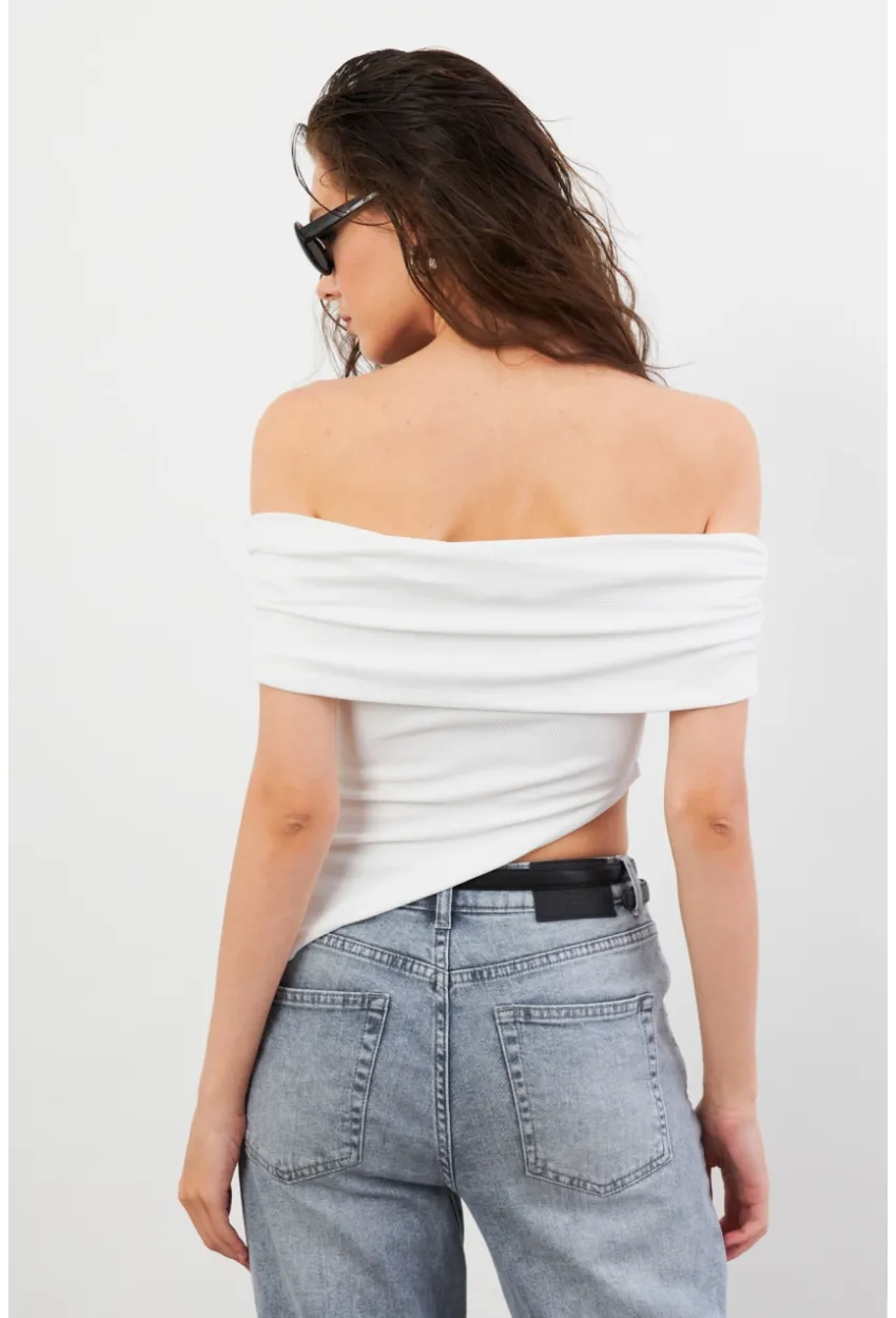 Kadın Beyaz Asimetrik Madonna Yaka Bluz OPS4251